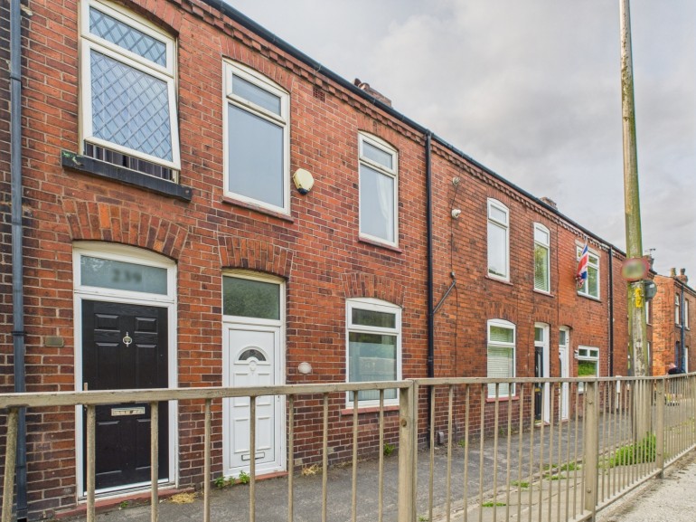 Bradley Lane, Standish, Wigan, WN6 0XF